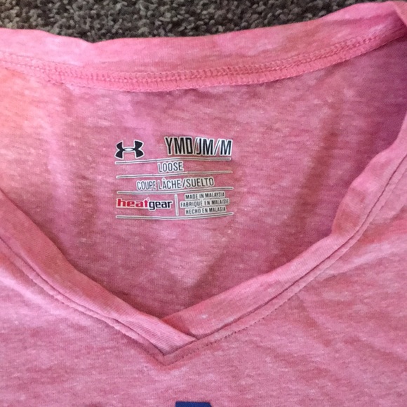 Kids pink under armour vneck tshirt - Picture 3 of 3